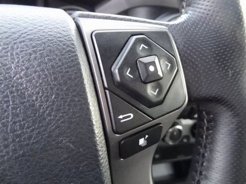 Used 2016 Toyota Tacoma SR5 w/ SR5 Appearance Package (SN) image 10