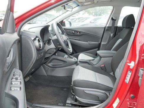 Used 2023 Hyundai Kona SE AWD/4WD image 13