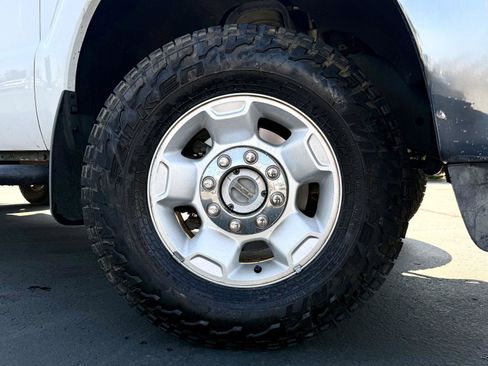 Used 2012 Ford F250 XLT w/ XLT Interior Pkg AWD/4WD image 12