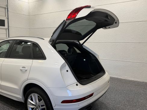 Used 2018 Audi Q3 2.0T Premium w/ Convenience Package AWD/4WD image 24