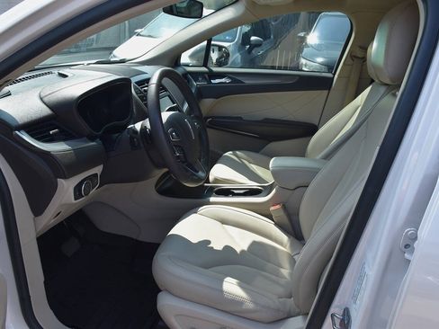 Used 2018 Lincoln MKC Premiere FWD image 10