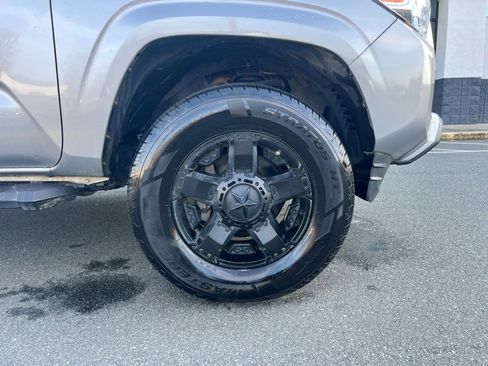 Used 2017 Toyota Tacoma SR image 28
