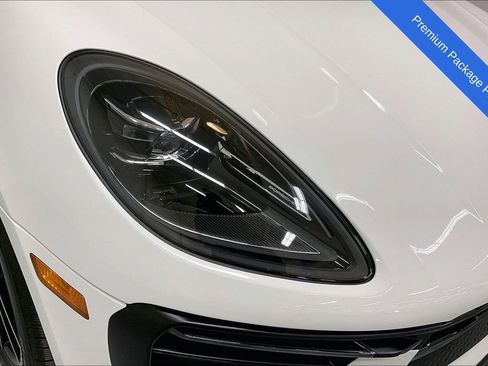 Used 2025 Porsche Macan AWD/4WD image 30