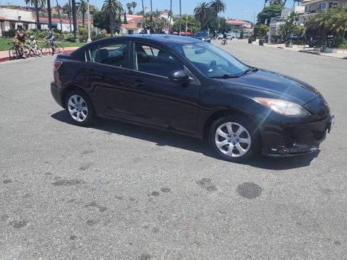 Used 2013 MAZDA MAZDA3 i SV w/ Convenience Pkg FWD image 4