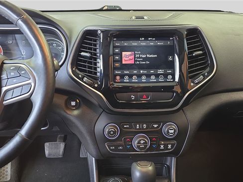 Used 2019 Jeep Cherokee Limited image 21