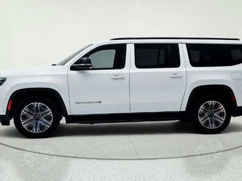 Used 2024 Jeep Wagoneer L Series II RWD image 4