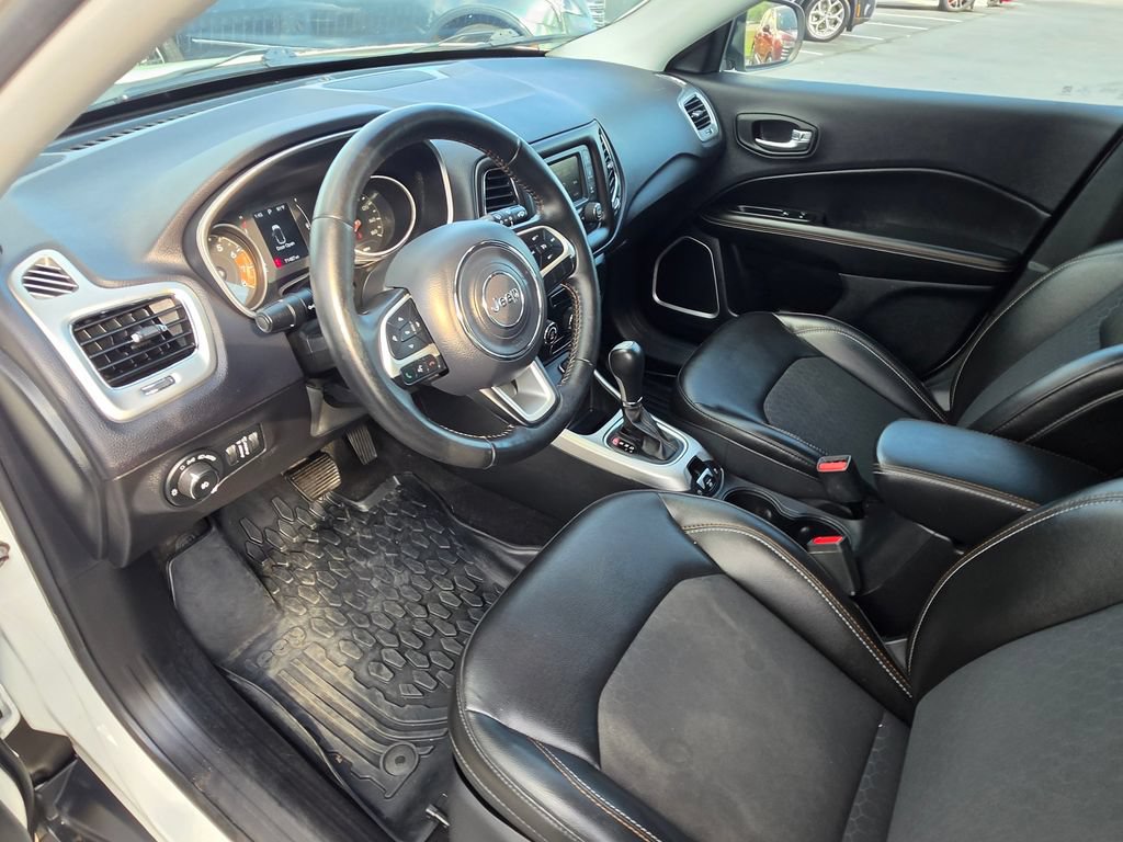 Used 2018 Jeep Compass Latitude FWD image 15