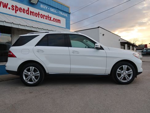 Used 2015 Mercedes-Benz ML 250 BlueTEC 4MATIC w/ Premium 1 Package image 4