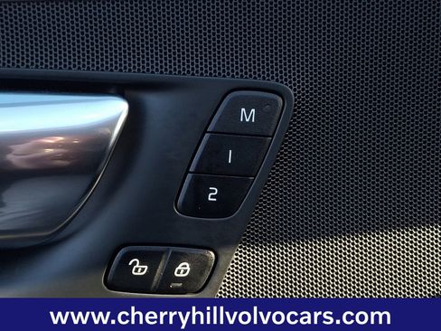 Certified 2025 Volvo XC60 B5 Plus image 28