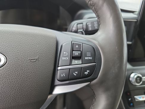 Used 2020 Ford Explorer Platinum w/ Premium Technology Package image 19