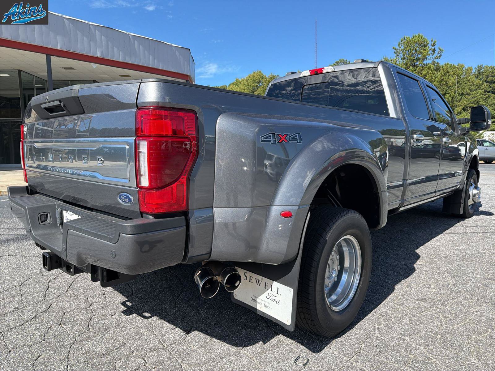 Used 2022 Ford F350 Limited AWD/4WD image 6