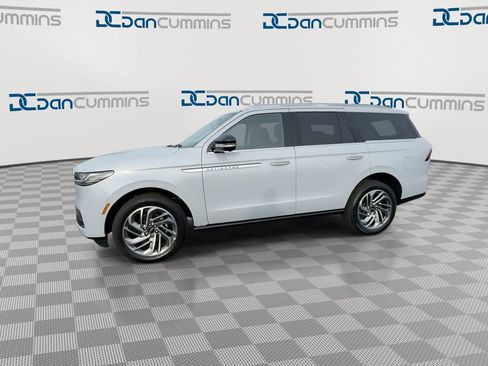 New 2025 Lincoln Navigator Reserve image 5