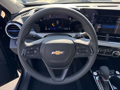 Used 2025 Chevrolet Trax LT image 11