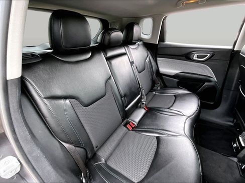 Used 2022 Jeep Compass Latitude FWD image 20