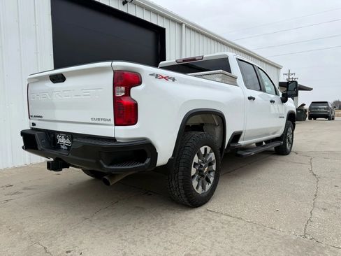 Used 2022 Chevrolet Silverado 2500 Custom w/ Custom Value Package image 7
