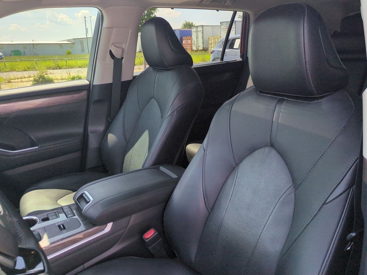 Used 2021 Toyota Highlander Limited FWD image 16