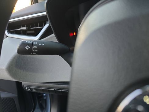 Used 2022 Toyota Corolla LE image 25