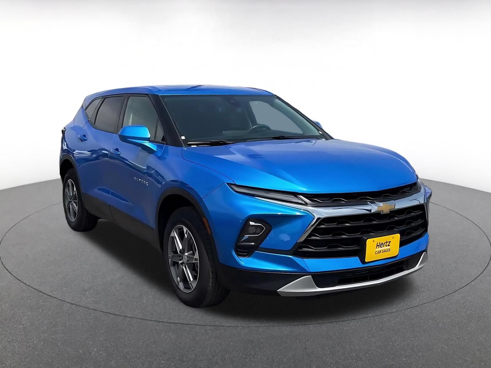 Used 2025 Chevrolet Blazer LT FWD image 3