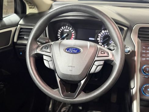 Used 2017 Ford Fusion SE FWD image 12