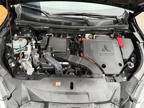 Used 2025 Mitsubishi Outlander SE image 27