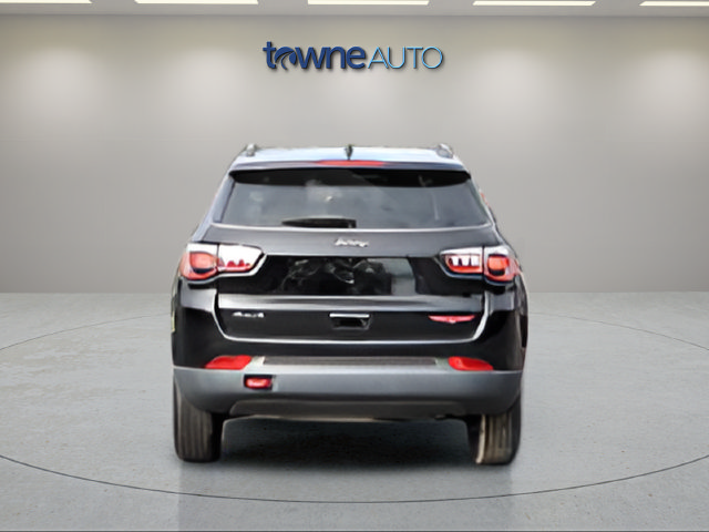Used 2022 Jeep Compass Trailhawk AWD/4WD image 6