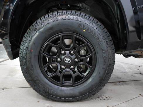 Used 2022 Toyota Tacoma SR5 AWD/4WD image 30