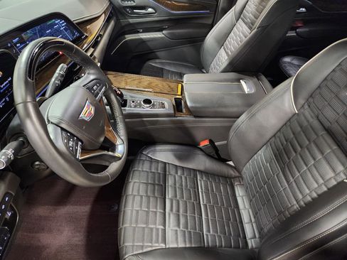 Used 2024 Cadillac Escalade Sport Platinum w/ LPO, ONYX Package image 31