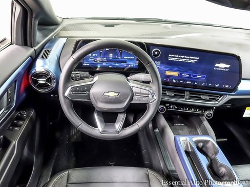 New 2026 Chevrolet Equinox EV LT image 11