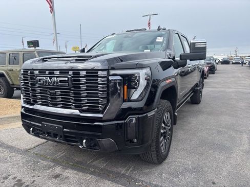 Used 2024 GMC Sierra 2500 Denali Ultimate image 3
