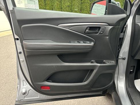 Used 2023 Honda Passport TrailSport image 16