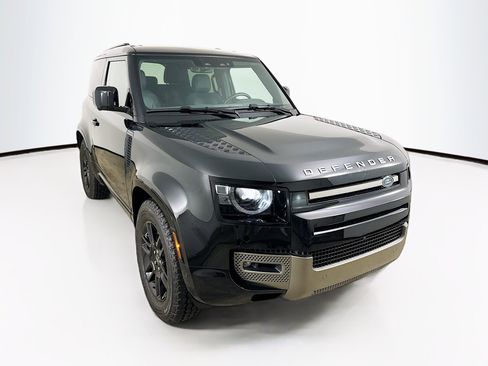 Used 2024 Land Rover Defender 90 X-Dynamic SE image 4