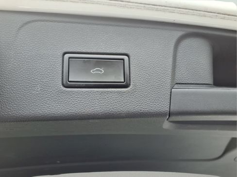 Used 2019 Volkswagen Atlas SE w/ Towing Package AWD/4WD image 10