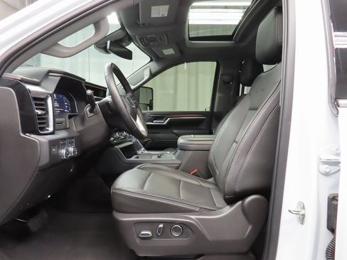 Used 2024 GMC Sierra 3500 Denali image 9