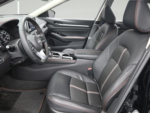 Certified 2025 Nissan Altima 2.5 SR FWD image 9