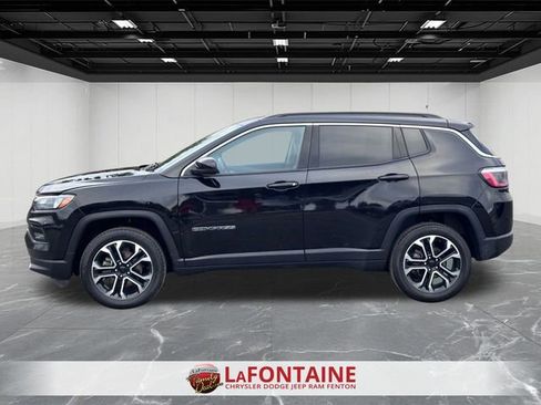 Certified 2022 Jeep Compass Limited image 2