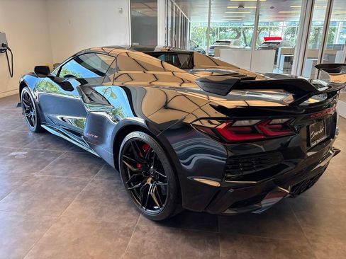 Used 2023 Chevrolet Corvette Z06 w/ Z07 Performance Package RWD image 8