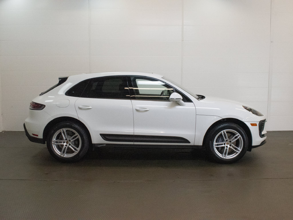 Certified 2023 Porsche Macan AWD/4WD image 9