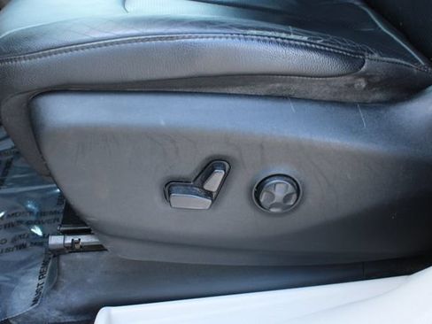 Used 2018 Chrysler Pacifica Touring-L Plus w/ Tire & Wheel Group FWD image 13