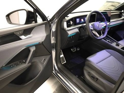 New 2026 Volkswagen Tiguan SE R-Line AWD/4WD image 9
