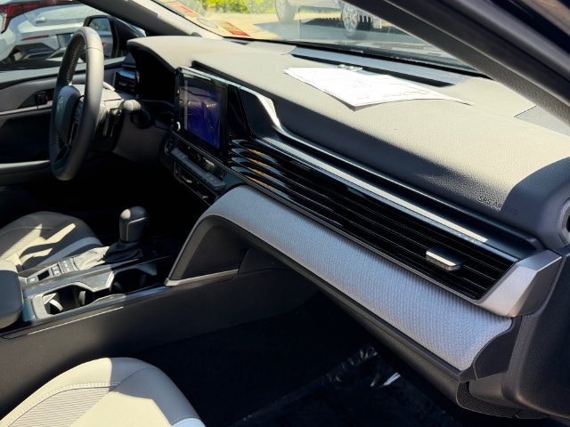Used 2025 Toyota Camry SE FWD image 19