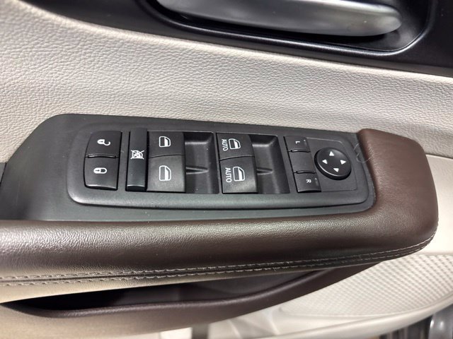 Used 2020 Chrysler Pacifica Touring-L w/ Advanced Safetytec Group FWD image 32