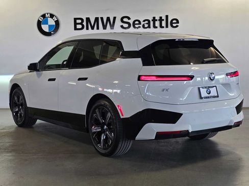 Used 2024 BMW iX xDrive50 w/ Premium Package AWD/4WD image 4