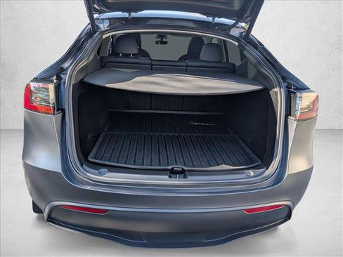 Used 2023 Tesla Model Y Performance image 6