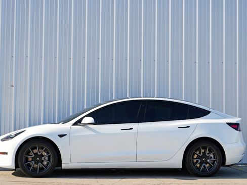 Used 2023 Tesla Model 3 Standard Range image 9