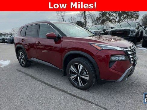 Used 2024 Nissan Rogue SL image 2