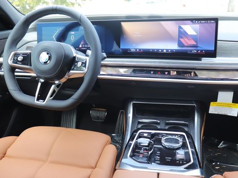 New 2026 BMW 740i xDrive w/ Premium Package image 25