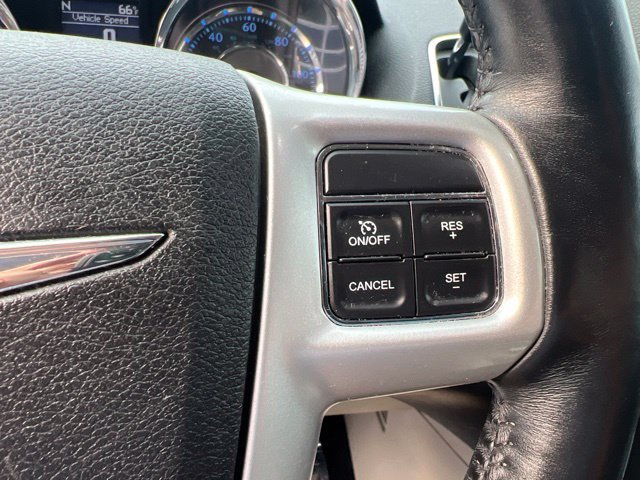 Used 2016 Chrysler Town & Country Touring-L w/ Driver Convenience Group FWD image 27