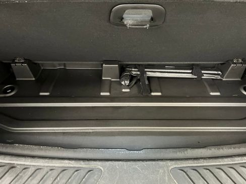 Used 2025 Chevrolet Tahoe LT image 39