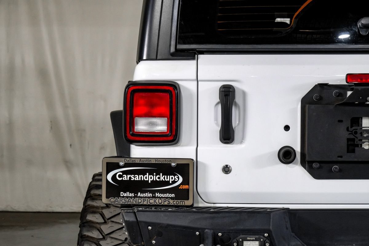 Used 2018 Jeep Wrangler Unlimited Sahara AWD/4WD image 37