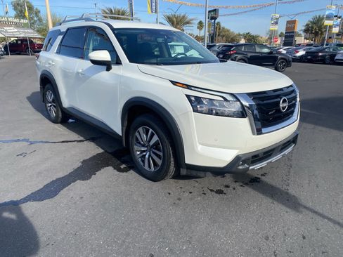 Used 2024 Nissan Pathfinder SL image 5